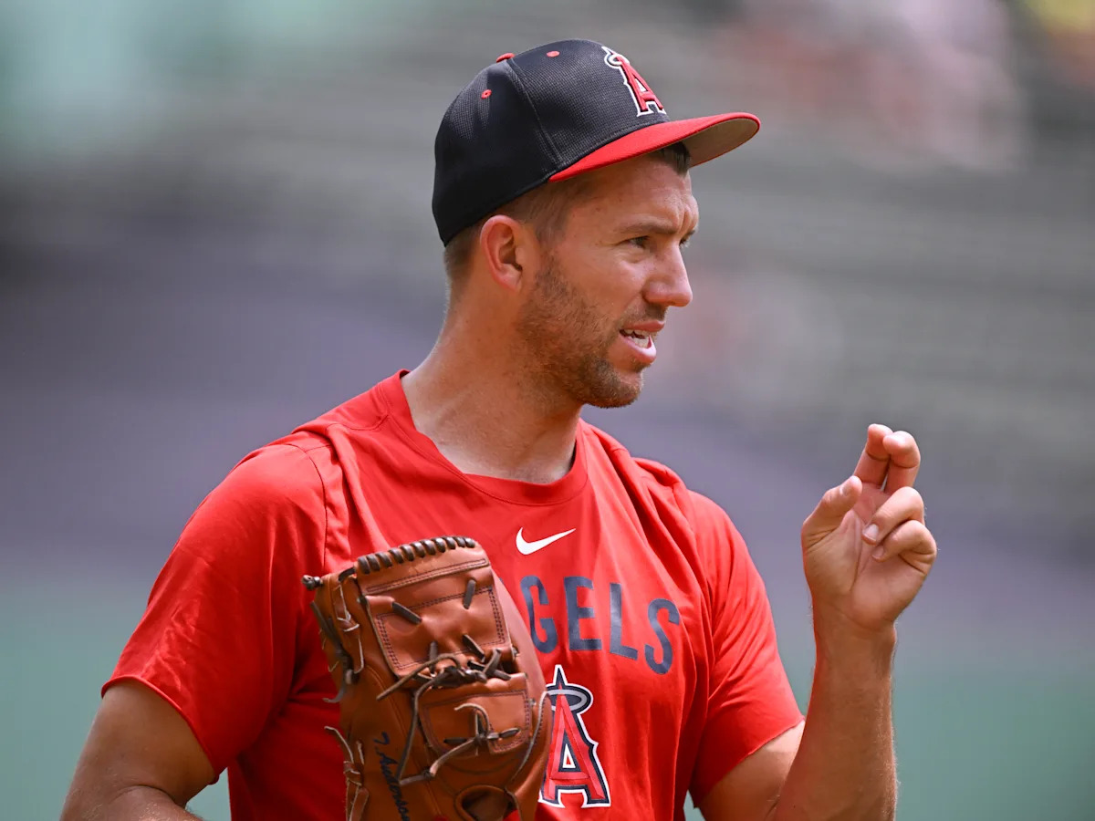 Tensions Ignite: Explosive Face-Off Erupts Between Angels and Red Sox Moments Before Fenway Showdown
