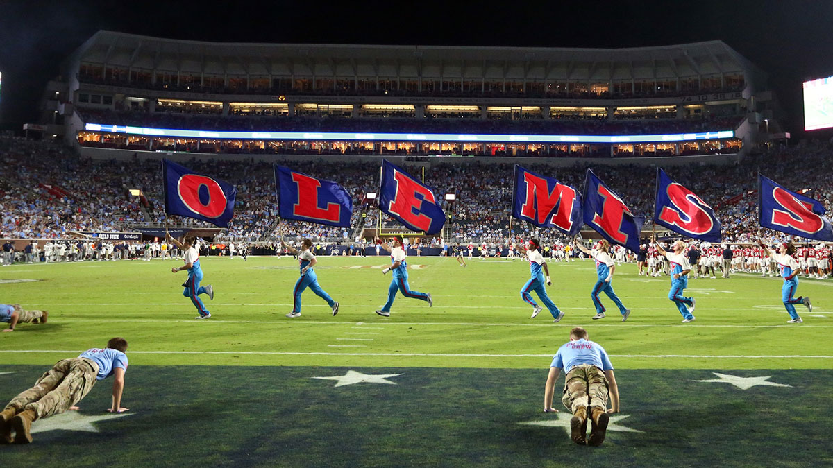 Top 4-Star EDGE Prospect Shocks Fans by Choosing Ole Miss Over Ohio State and Washington—What’s Behind the Surprise?