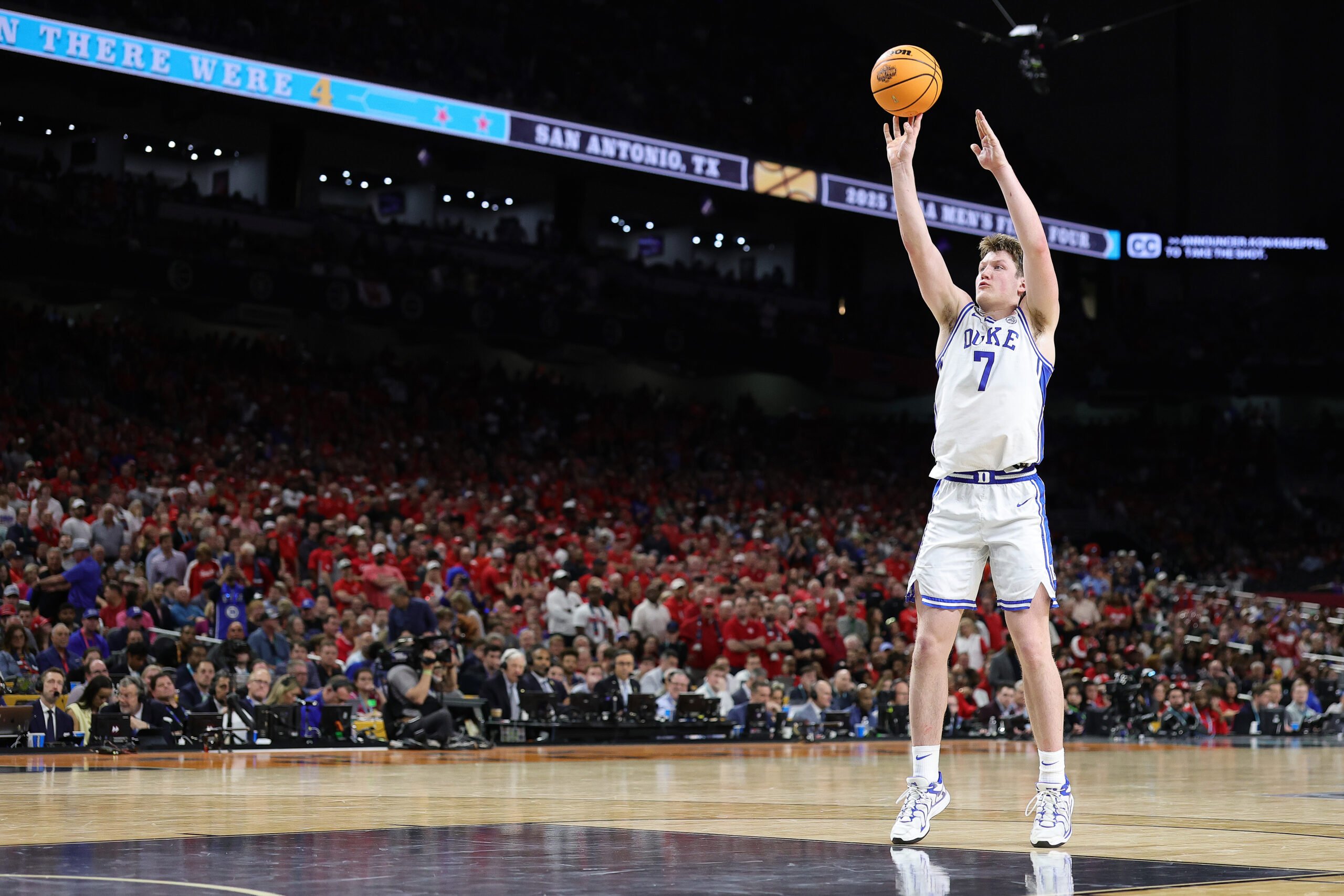 Unexpected NBA Showdown: Which Two Teams Are Racing to Secure the Next Versatile Guard Sensation?