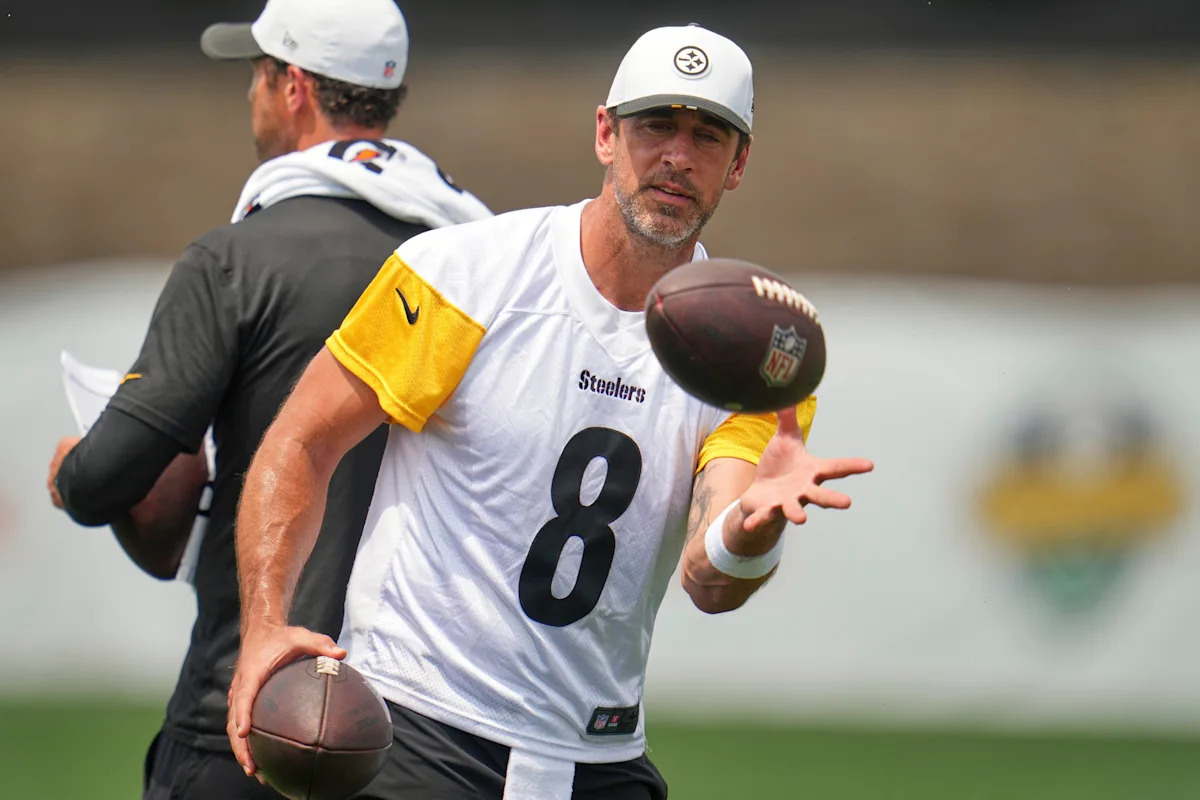 Aaron Rodgers Drops Unexpected Praise for Mystery Wife Amid Stirring Response to Terry Bradshaw