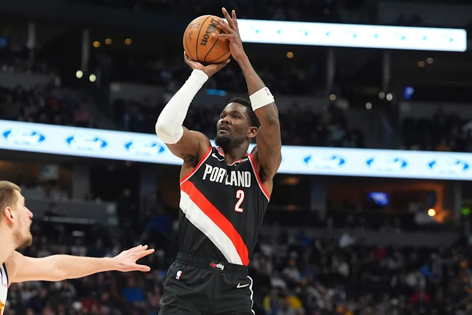 Can LeBron James Unlock the Untapped Potential of Deandre Ayton and Finally Make Him a Dominant Center?