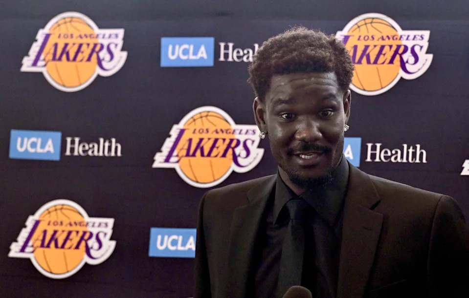 Deandre Ayton Reveals Jaw-Dropping Secret Behind Luka Dončić’s ‘Super-Ripped’ Transformation That’s Changing the Lakers Game!