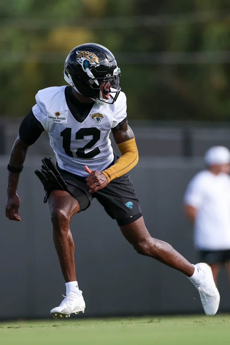 Jaguars' Travis Hunter Vows to Defy Doubters by Dominating Offense and Defense in Same Practice—Can He Pull It Off?