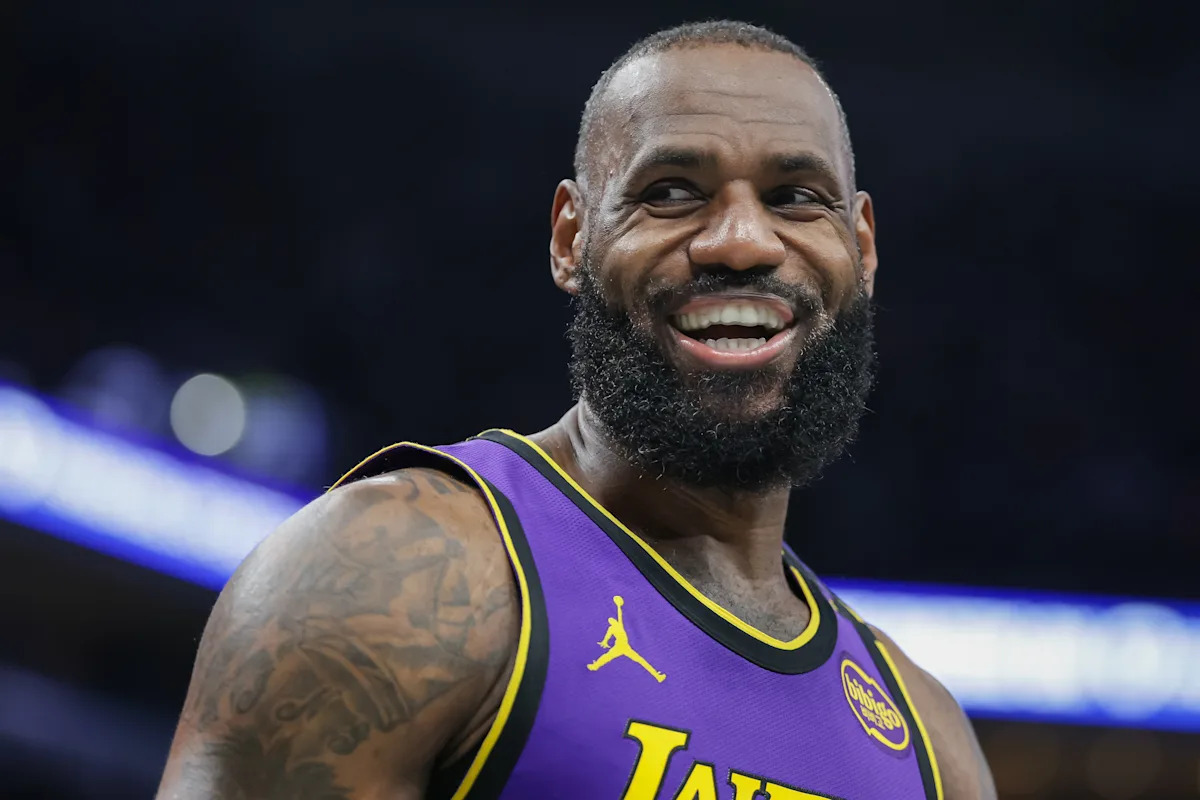 LeBron James’ Surprising Reaction to Cavs Practice Photo Sparks Intense Fan Reactions