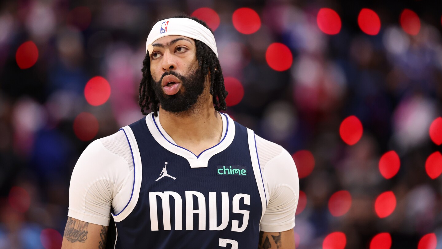 Mavericks' Anthony Davis Faces Uncertain Future After Emergency Retina Surgery—Will He Make Season Opener?