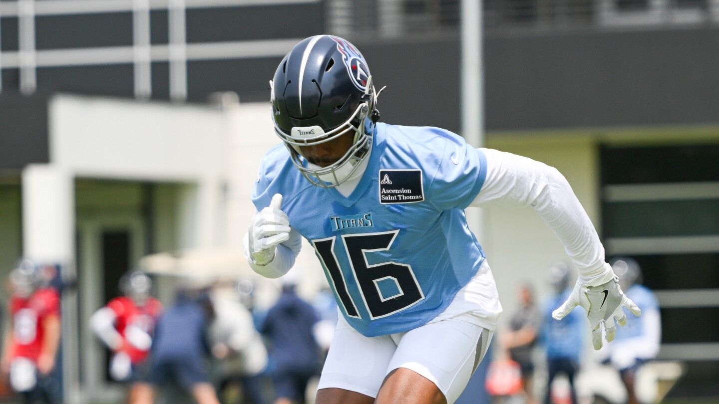 Treylon Burks’ Shocking Injury: What This Fractured Collarbone Means for His Future on the Field