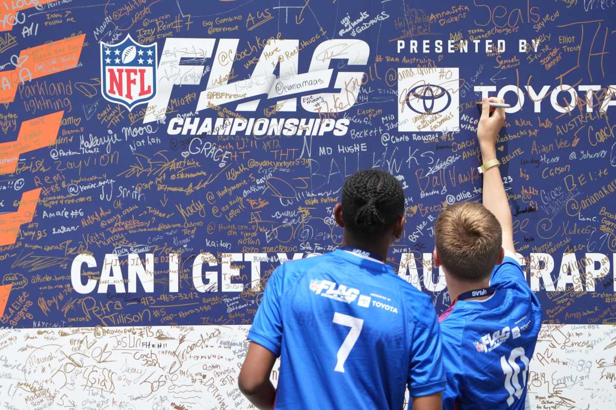 Unbelievable One-Handed Catch by Flag Football Player Leaves Crowd Speechless—You Have to See It to Believe It!