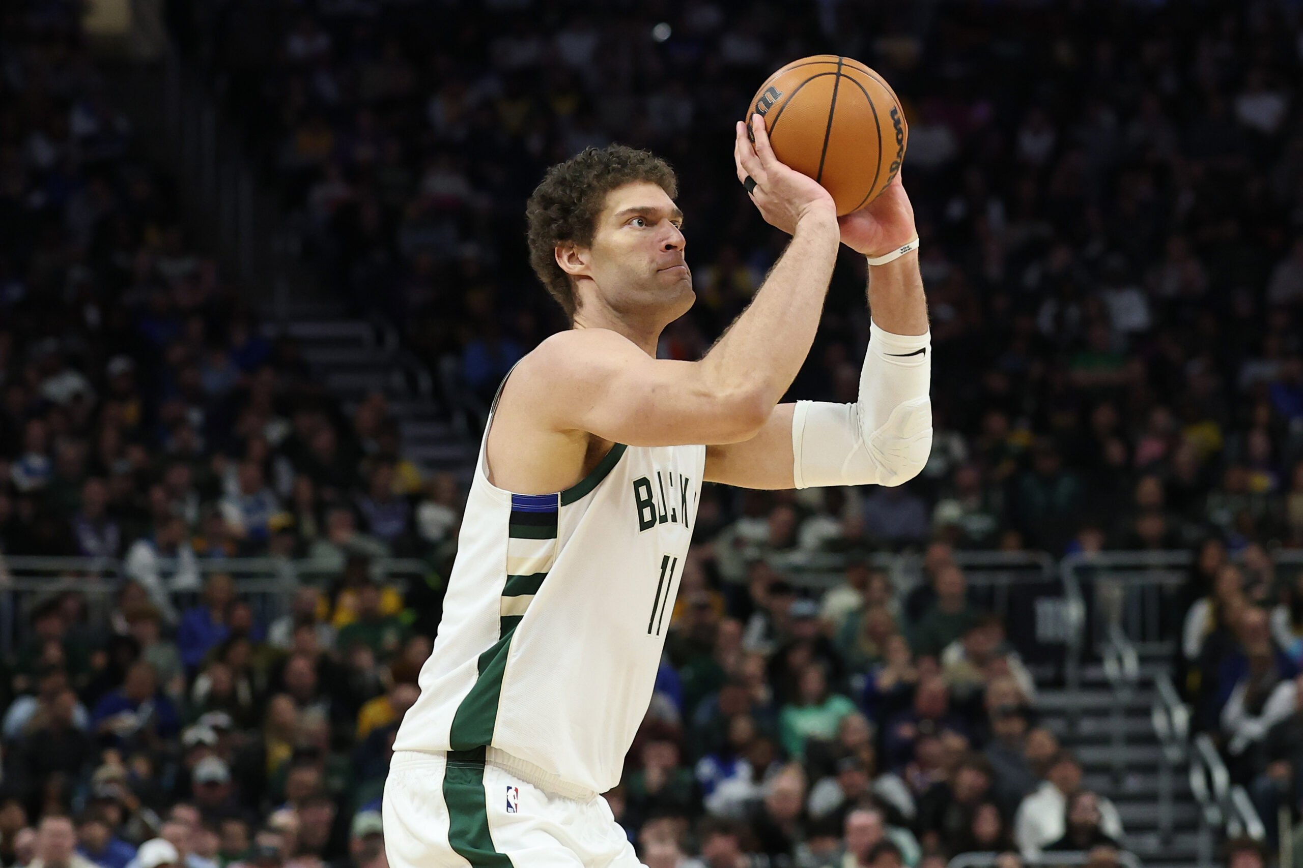 Brook Lopez’s Surprising New Jersey Number Choice with the Clippers Revealed!