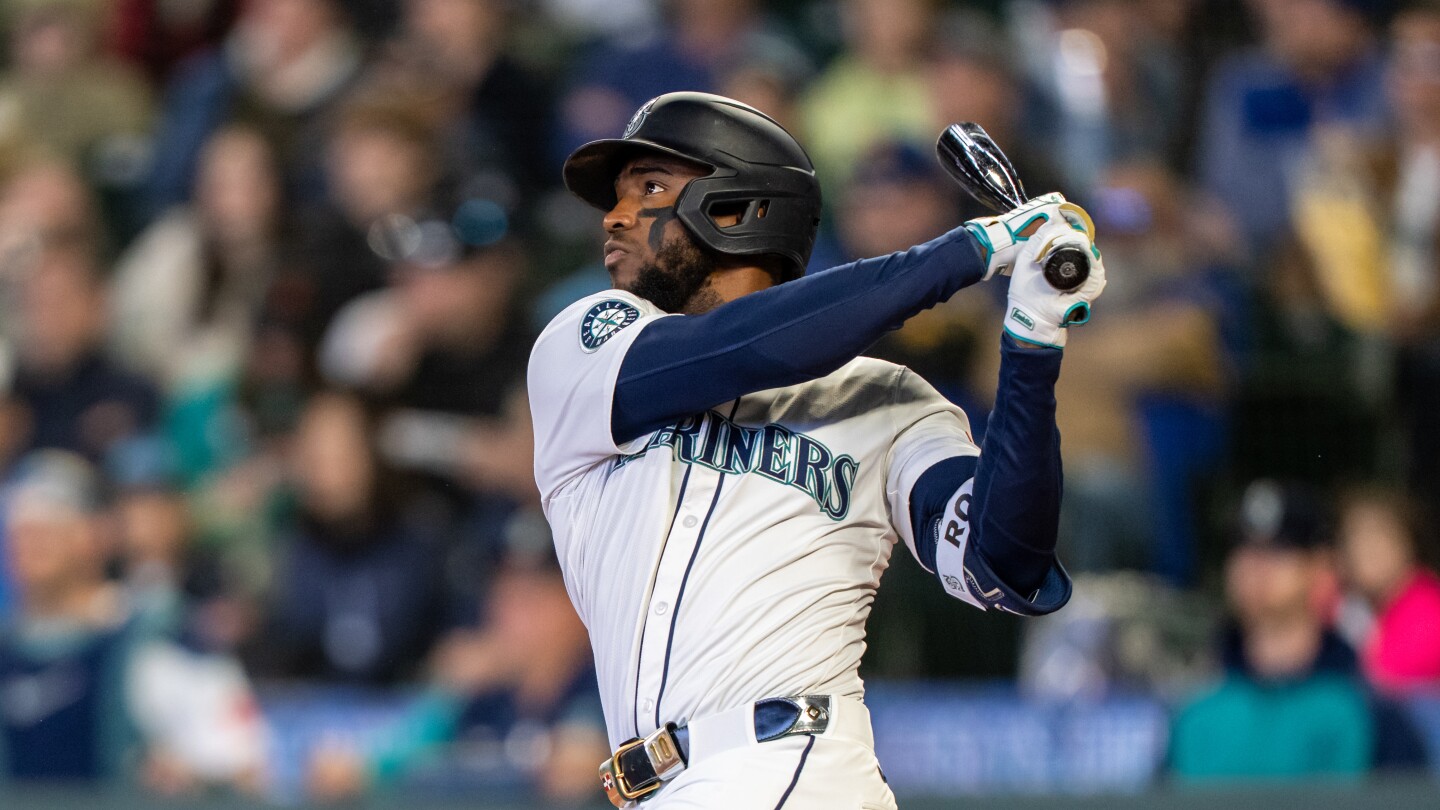 Mariners’ Victor Robles Sparks Controversy with Shocking Bat-Throwing Incident in Triple-A Game