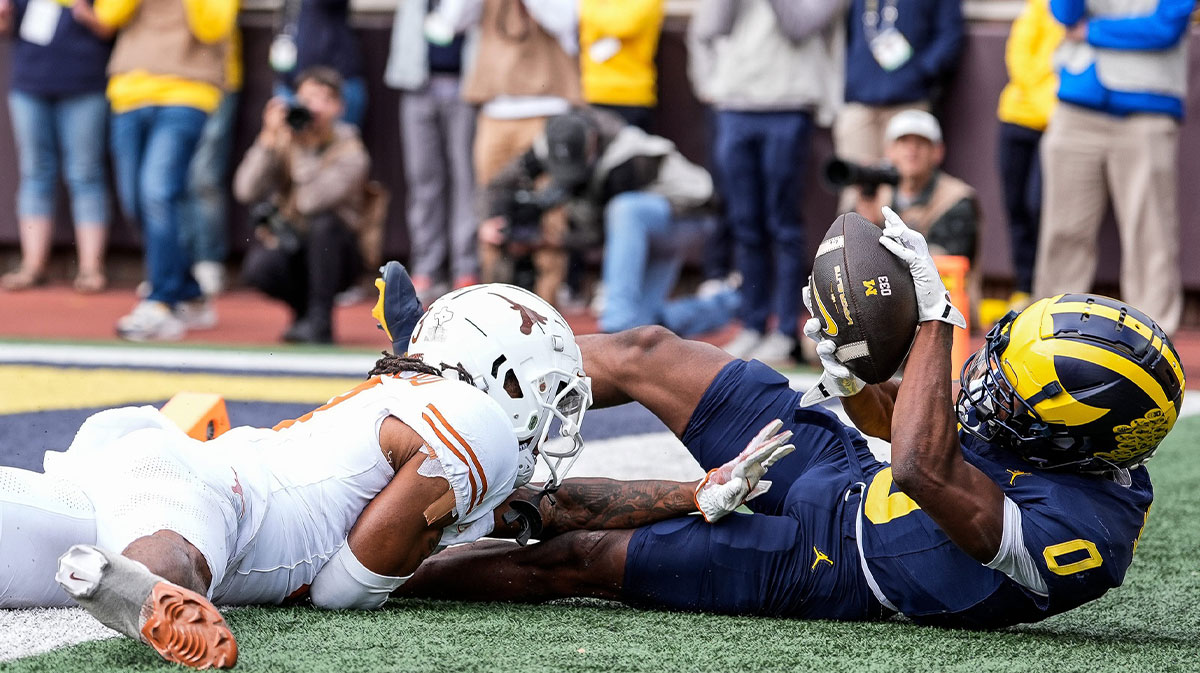 Michigan Football Star Stuns Fans with Unbelievable One-Handed Catch—You Won't Believe How He Pulled It Off!
