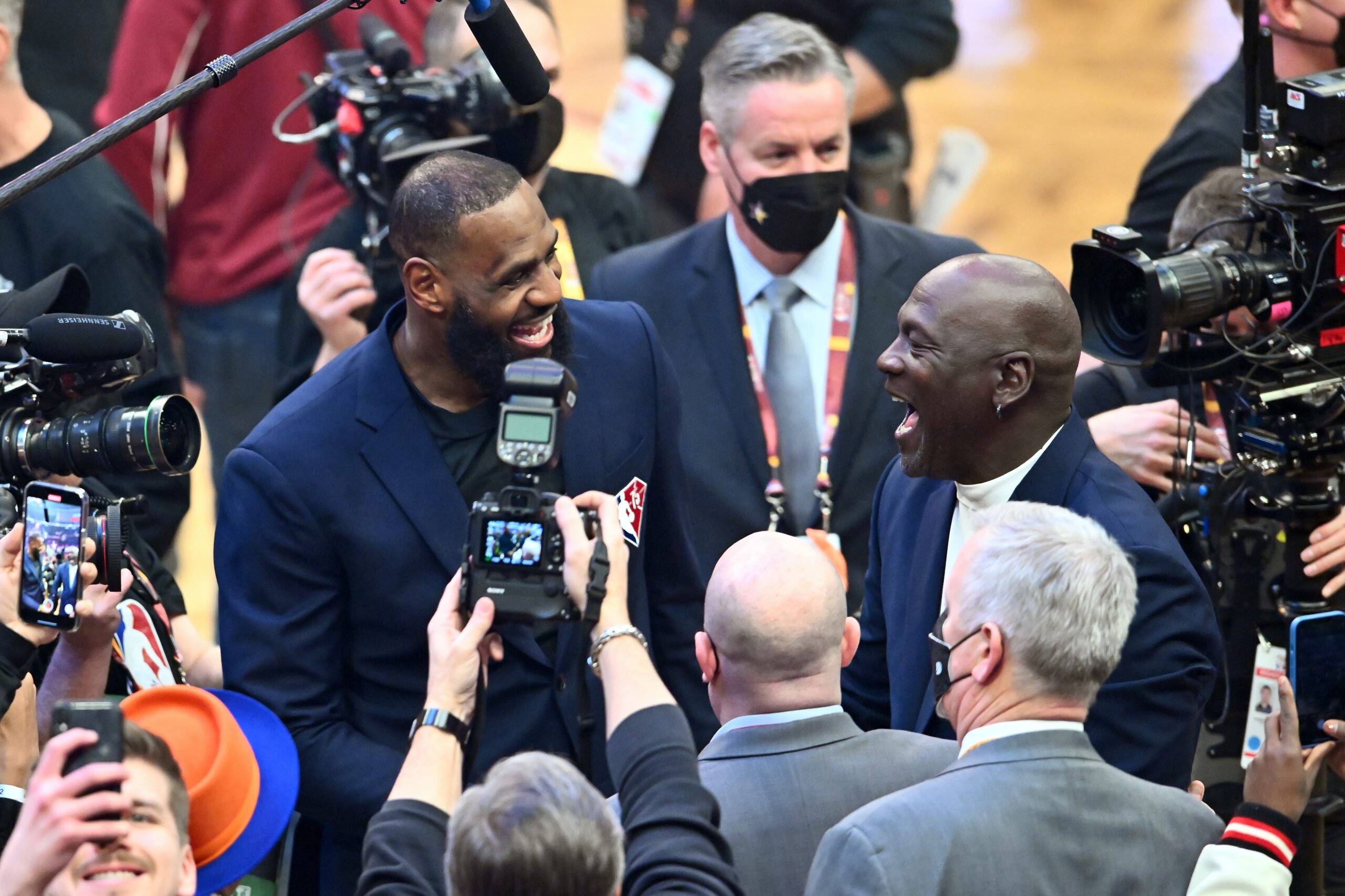 Robert Horry Drops Surprising Verdict in the Epic Michael Jordan vs. LeBron James Debate—Fans Won't Believe Who Wins!