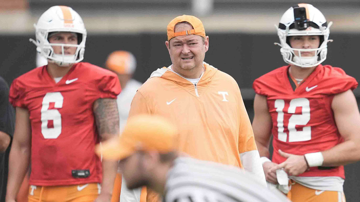 Tennessee Volunteers’ Shocking 2025 Quarterback Choice Sets College Football Abuzz