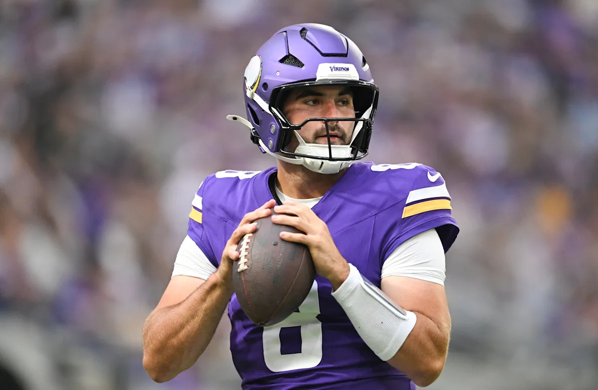 Vikings Shake Up QB Room: Sam Howell Traded, Carson Wentz Signed—Is McCarthy’s Future Secure?