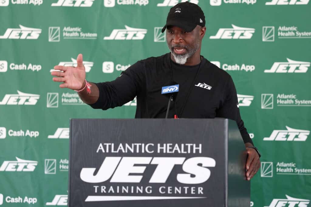 Aaron Glenn’s Unexpected Response to Aaron Rodgers Sparks Controversy—What Did He Really Say?