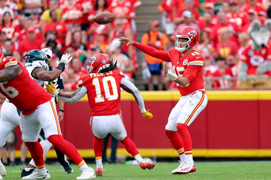 Chris Simms Sounds Alarm on Chiefs’ Offense—What’s Really Going Wrong?