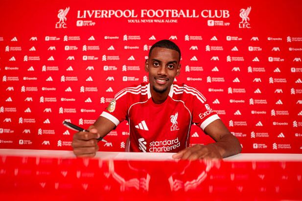 Gyokeres Breaks Silence on Isak's Liverpool Drama: What Really Went Down?