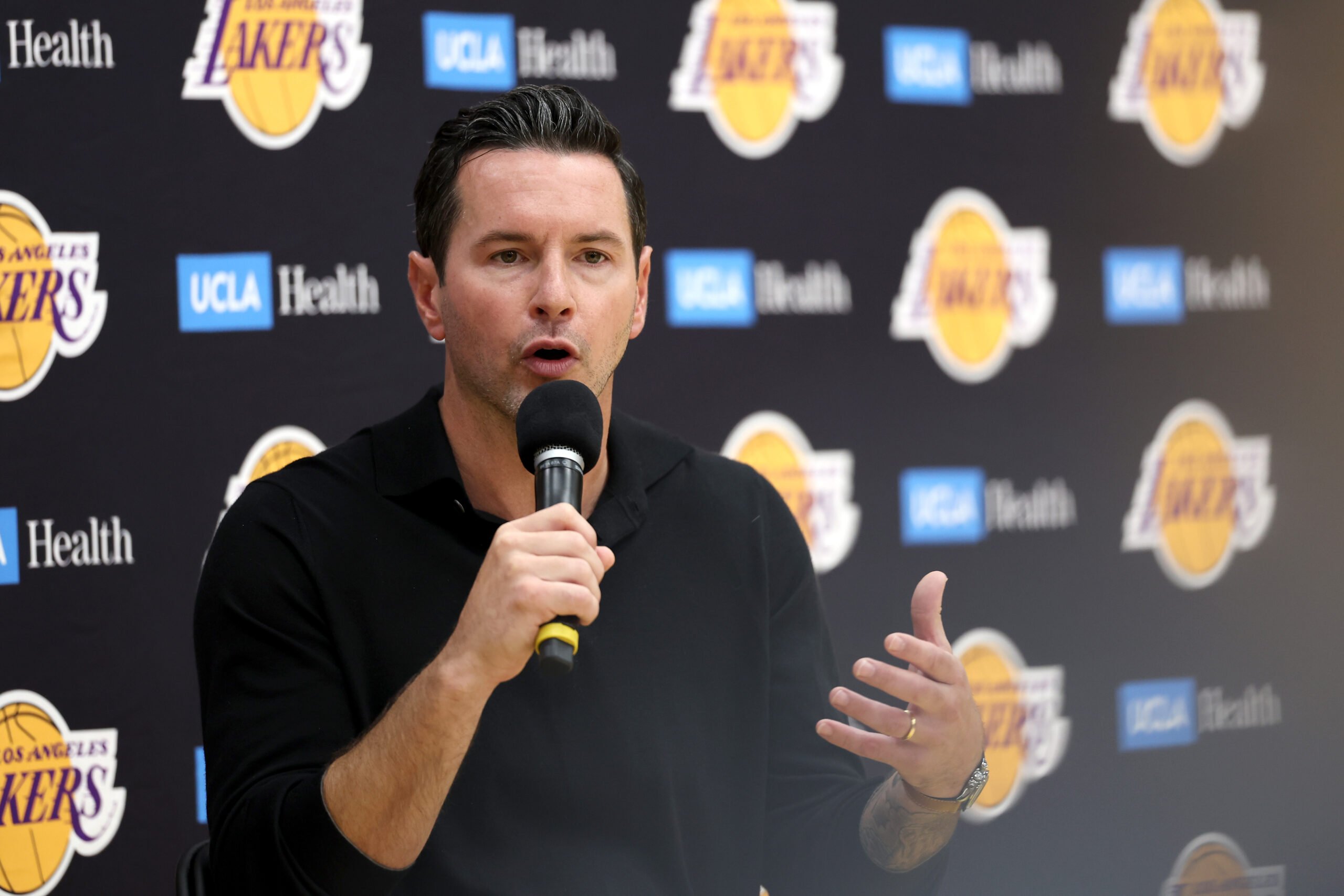 Inside Look: The Surprising Strategy Behind Lakers’ Decision to Extend J.J. Redick, According to Rob Pelinka