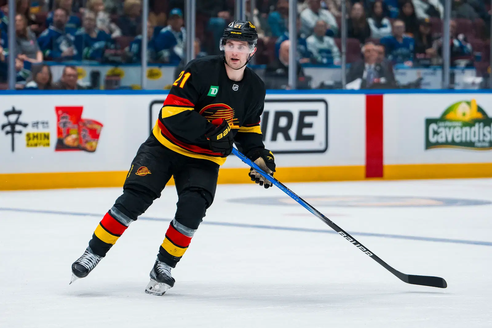 Inside Nils Höglander’s Transformation: How the Canucks’ Gritty Forward Plans to Dominate His Sixth NHL Season