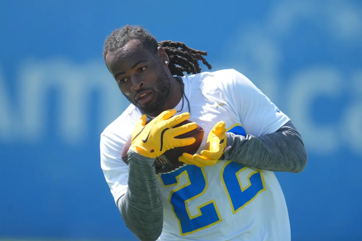 Najee Harris Miraculously Cleared to Play After Mysterious Eye Injury from Fireworks – What Really Happened?