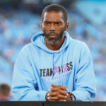 Randy Moss Rings Bell in Powerful Ceremony Marking Triumph Over Cancer—What Happens Next Will Shock You