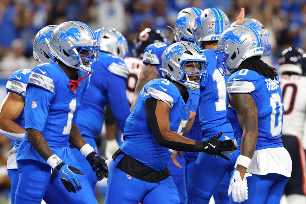 Unbelievable Feat: Lions’ Backfield Duo Shatters NFL Records in Jaw-Dropping Performance!