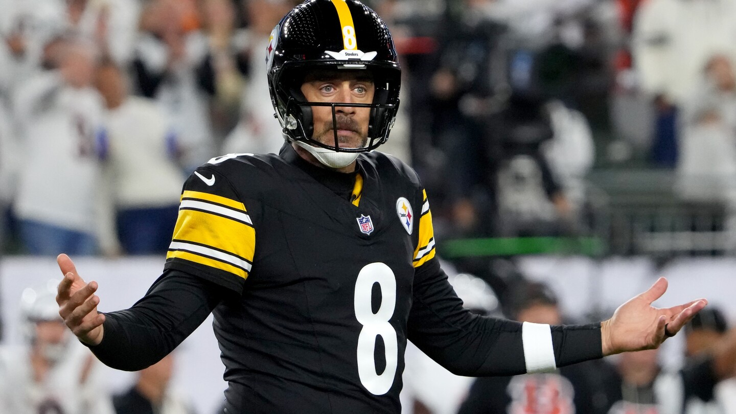 Aaron Rodgers and Mike Tomlin Clash Over Controversial Flea Flicker Call—What Really Happened on the Field?