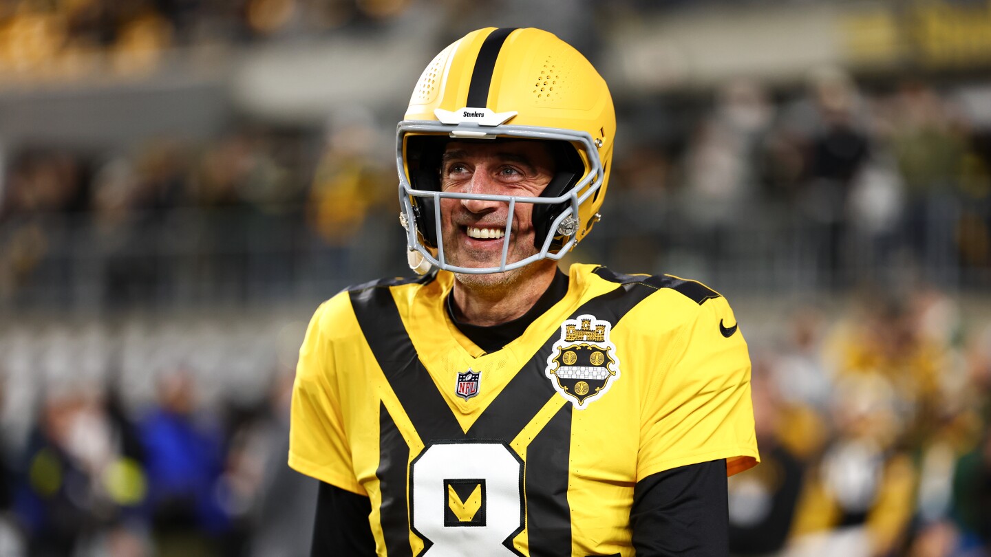 Aaron Rodgers’ Stunning TD Pass to DK Metcalf Sparks Steelers’ Unexpected Halftime Surge!