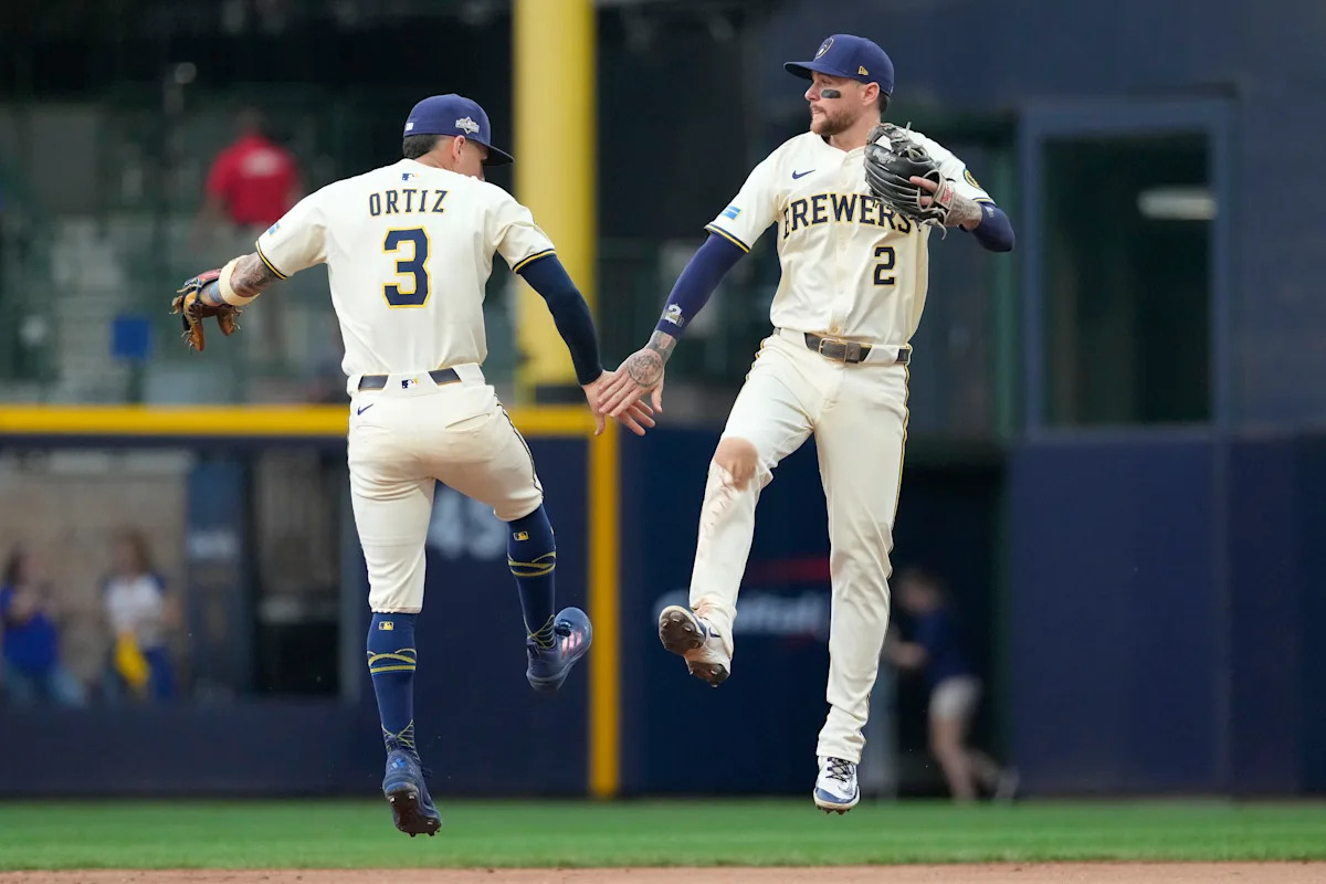 Brewers’ Explosive Offense Shocks Cubs in NLDS Opener, Setting Stage for Intense Series Showdown