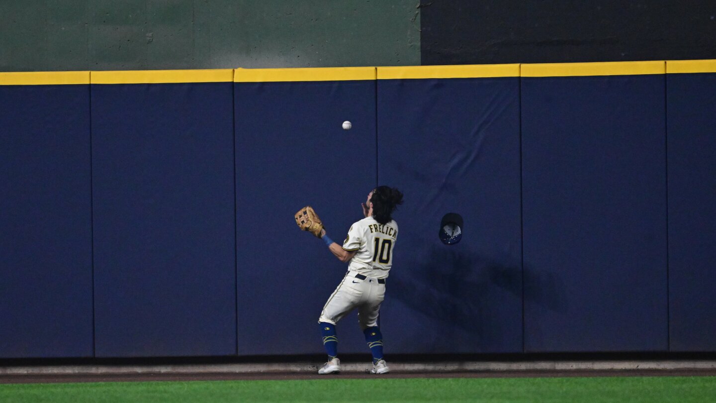 Brewers Thwart Max Muncy’s Grand Slam Bid with Stunning Double Play in NLCS Showdown