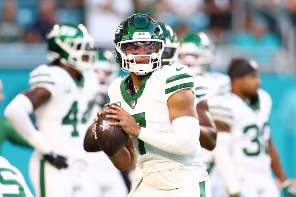 Is Justin Fields on the Verge of Breaking a Jets’ QB Record No One Saw Coming?