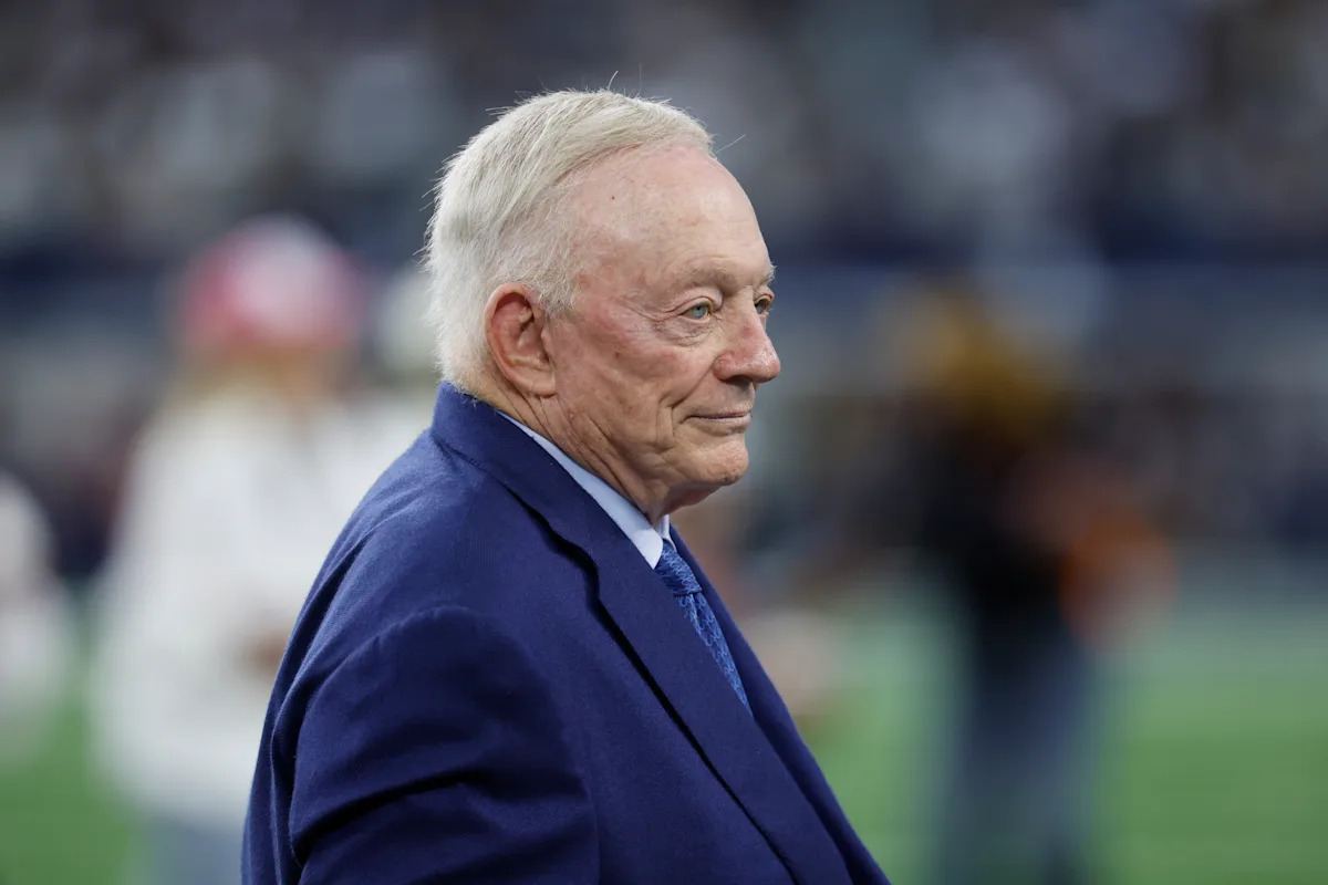 Jerry Jones Admits to Shocking Gesture at Jets Game — What Sparked the Controversy in MetLife Stadium?