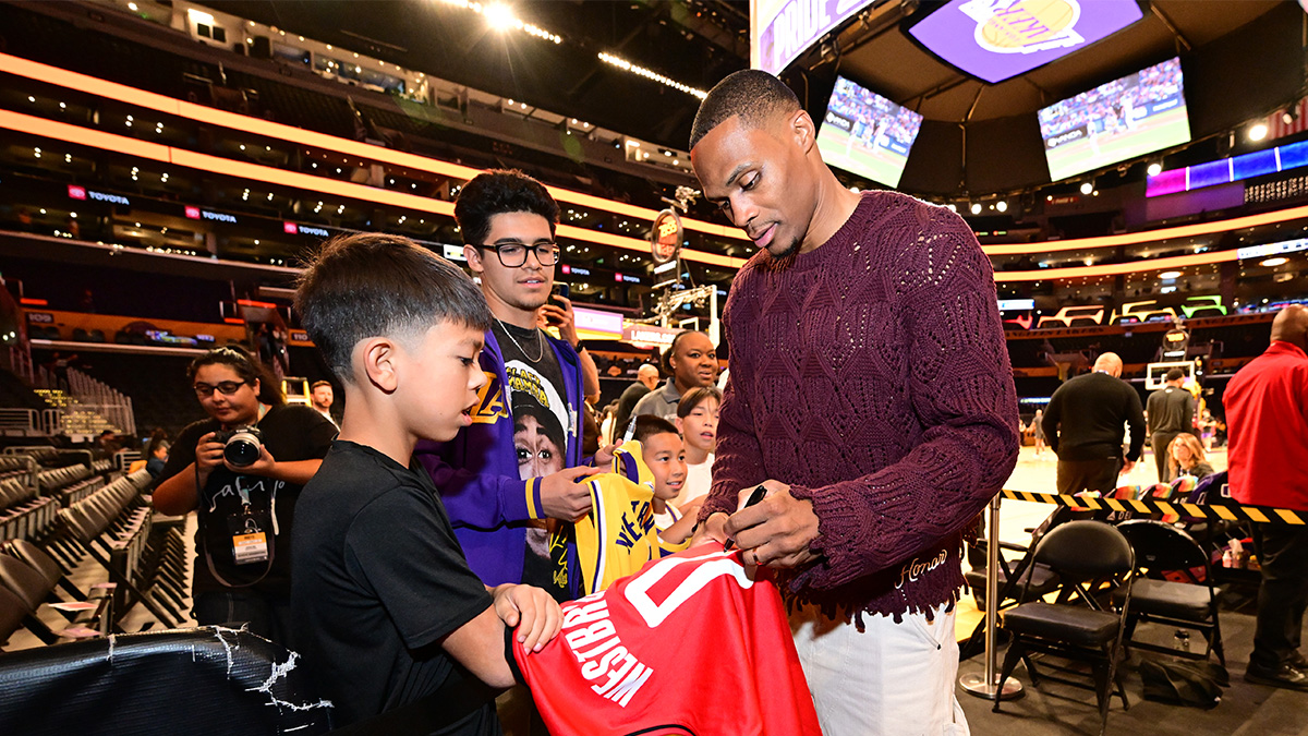 Russell Westbrook Stuns Fans by Declining to Sign Lakers Jersey—What’s Behind the Shocking Snub?