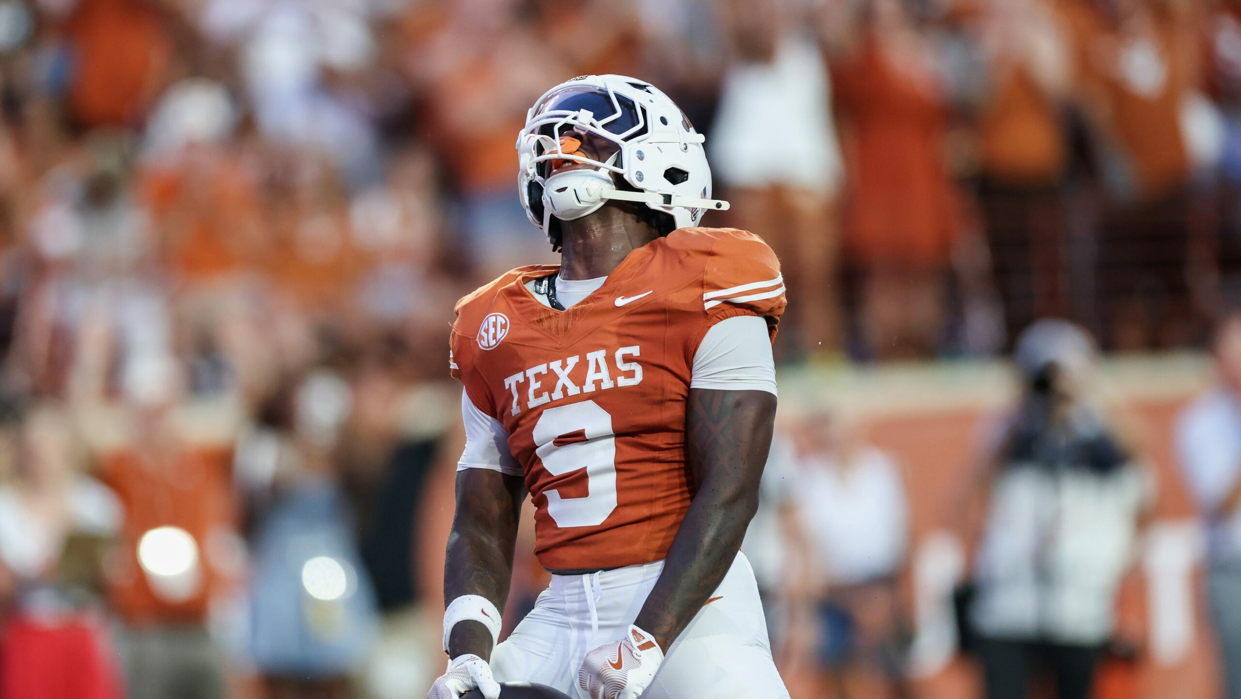 Texas Longhorns RB’s Sudden Exit After Minimal Play Sparks Speculation and Shock Among Fans