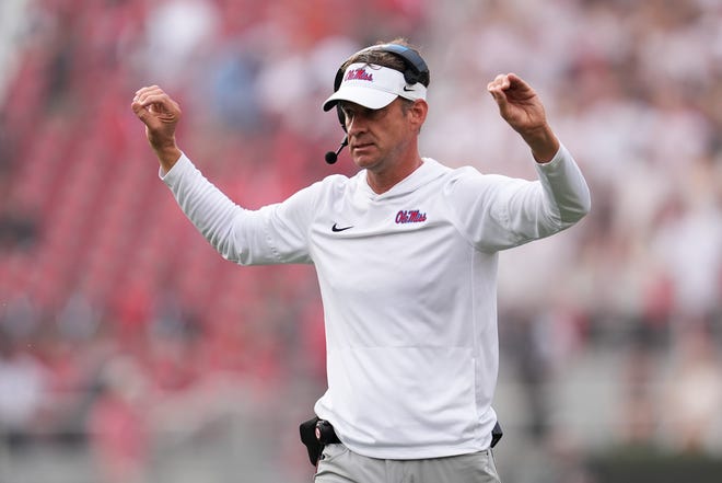 The Surprising Contenders Poised to Take Over as Florida’s Next Head Coach—Is Lane Kiffin or James Franklin the Dark Horse?