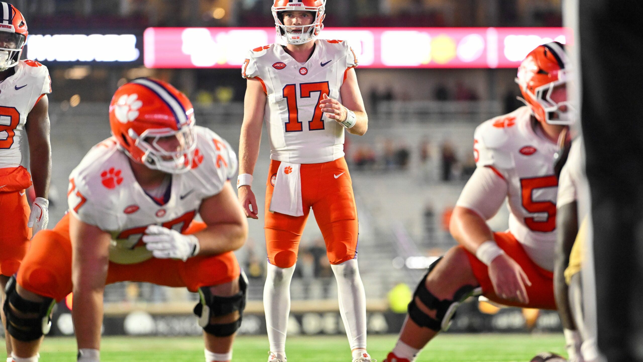 Unexpected Shakeup: Clemson’s Christopher Vizzina Set to Replace Star QB Cade Klubnik—What This Means for the Season