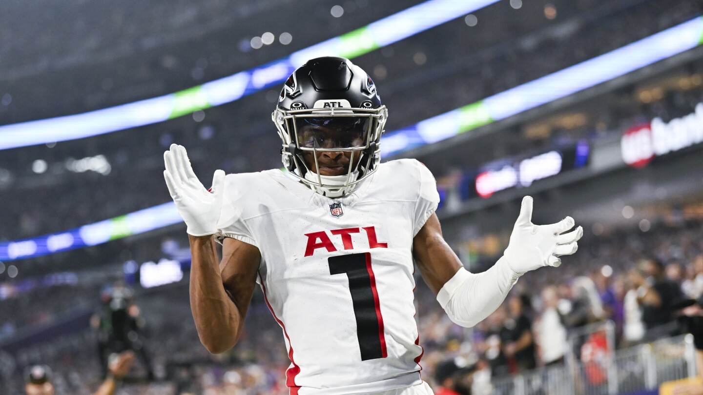 WR Darnell Mooney's Sudden Hamstring Injury Threatens Monday Night Showdown – What's Next for the Falcons?
