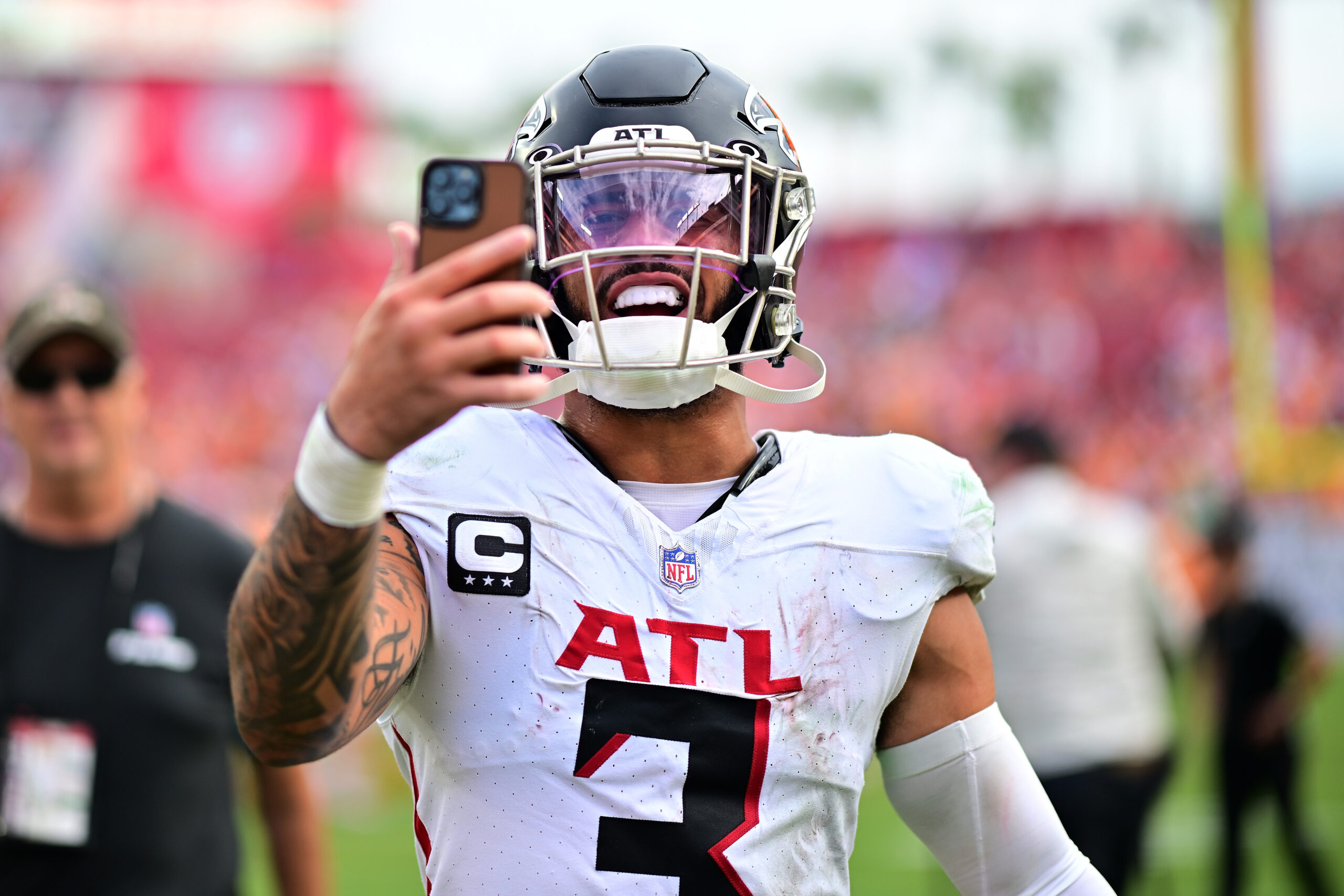 Falcons Rookie Shocks Veterans by Emerging as Unstoppable ‘Regular Leader,’ Jessie Bates Reveals