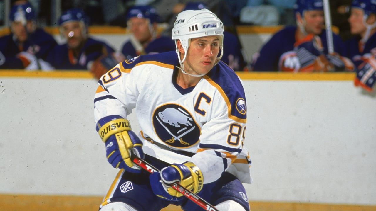 From Underdog to Legend: The Untold Story Behind Mogilny’s Hockey Hall of Fame Triumph