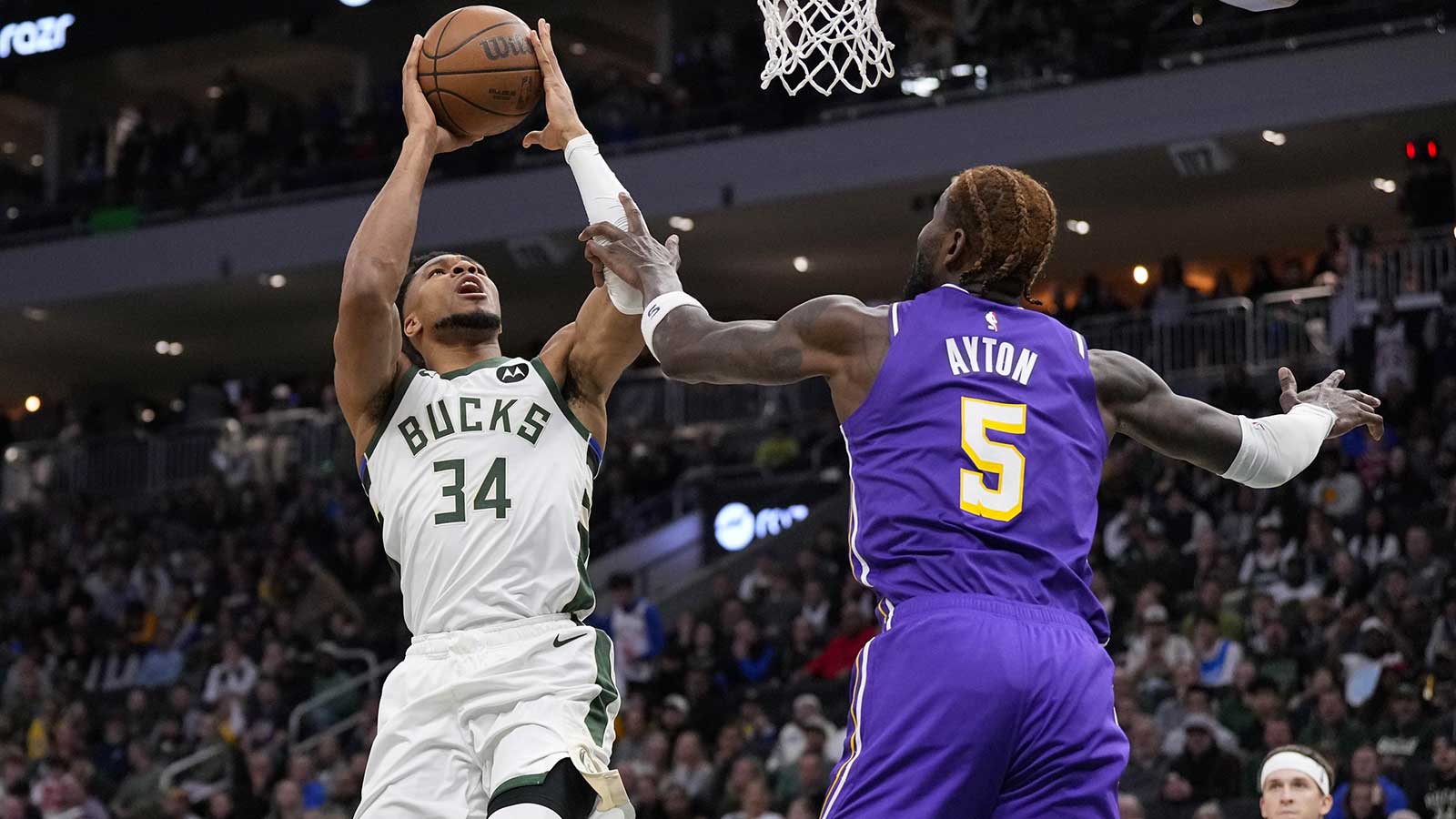 Giannis Antetokounmpo’s Surprising Gesture to Lakers Rookie Sparks Buzz After First Career Basket