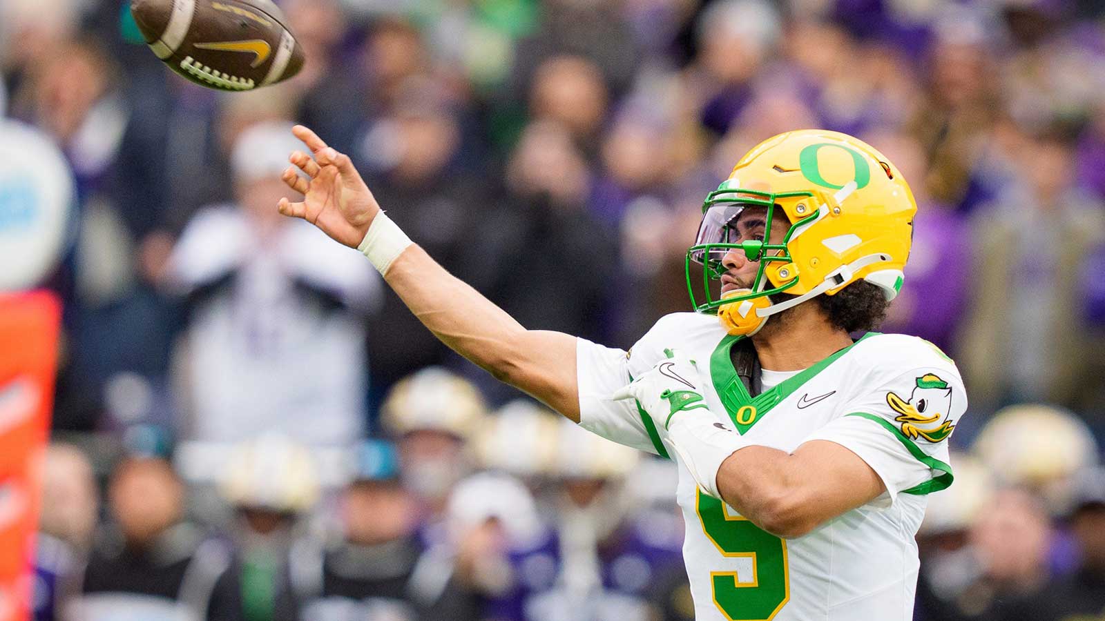 Oregon Football's Unstoppable Surge: Are They the Dark Horse Ready to Crash the College Football Playoff?