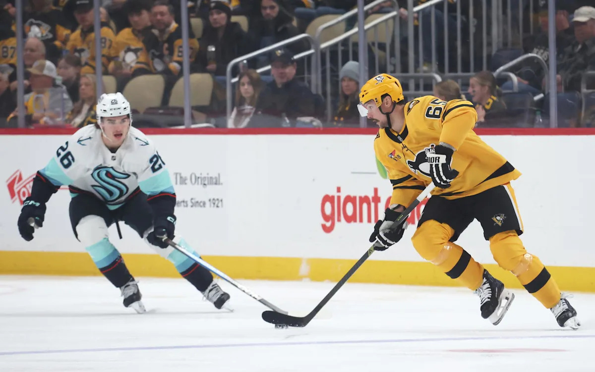 Penguins’ Erik Karlsson Shatters Records: You Won’t Believe What He Achieved on Friday!