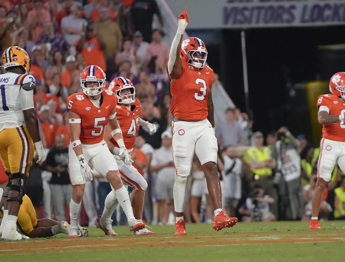 Clemson’s TJ Parker Shocks Fans, Declares for 2026 NFL Draft—What This Means for His Future Stuns Experts!