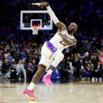 LeBron's Unbelievable 10-Point Streak in Final Minutes Leaves 76ers Stunned—How Did He Do It?