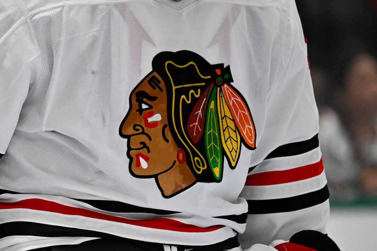 Blackhawks Surprise Fans by Calling Up Mysterious Goalie Prospect from AHL – Could He Be the Next Star?