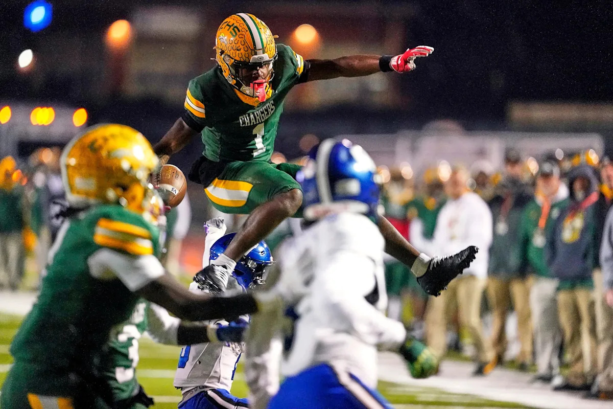 Crest Football’s Majay Thompson Draws Surprise SEC Offer — Could This Be a Game-Changer?