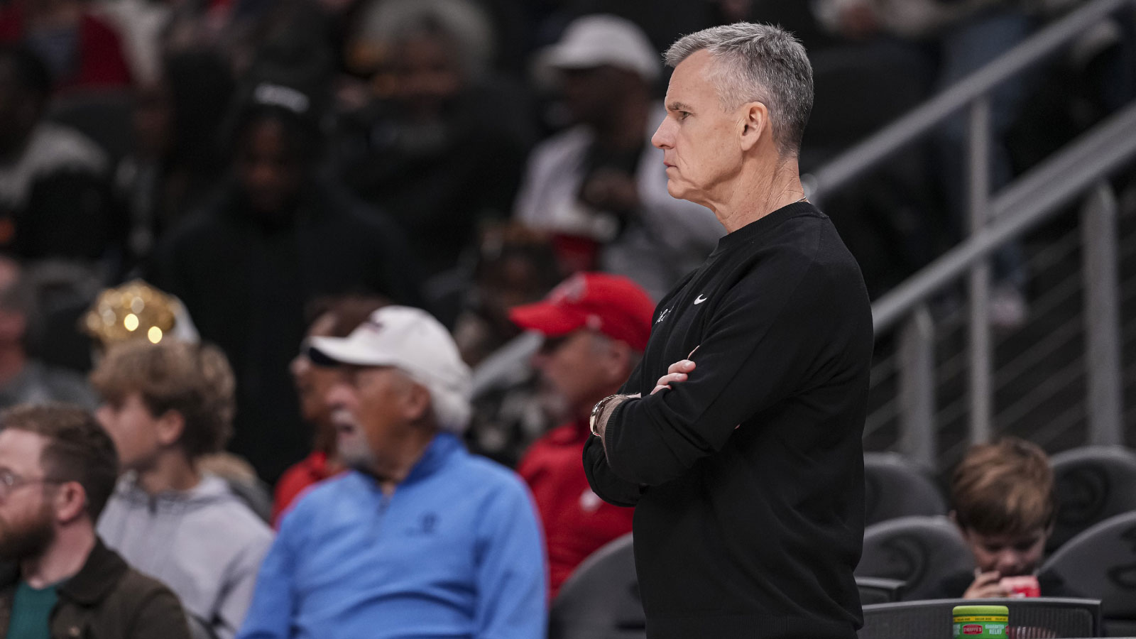 Emotional Tribute: Bulls Spotlight Donovan’s Father in Heartfelt Pre-Game Ceremony Against Raptors