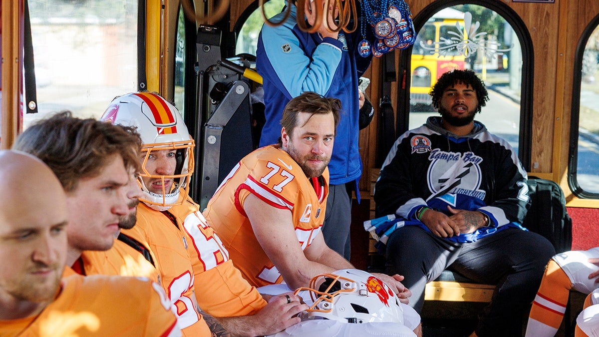 Lightning Players Gear Up in Buccaneers Uniforms and Receive Mysterious Baker Mayfield Escort Before Tampa Stadium Series – What’s Behind the Unexpected Showdown?