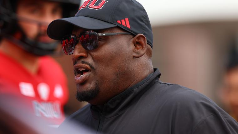Northern Illinois Coach Thomas Hammock’s Surprising NFL Leap Sends Shockwaves Through College Football!