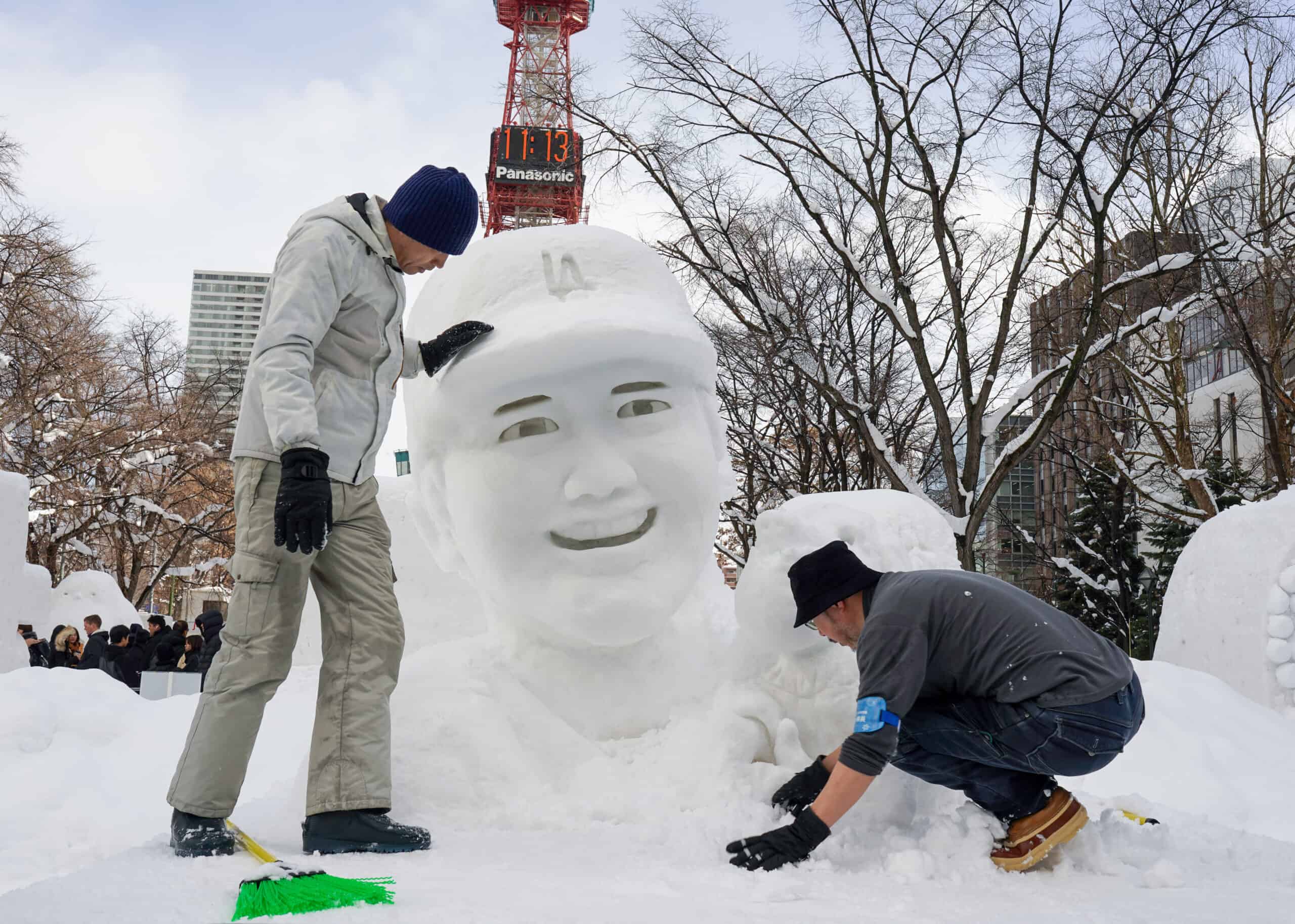 Unveiled in Japan: The Shohei Ohtani Sculpture That’s Sparking Intense Debate Worldwide