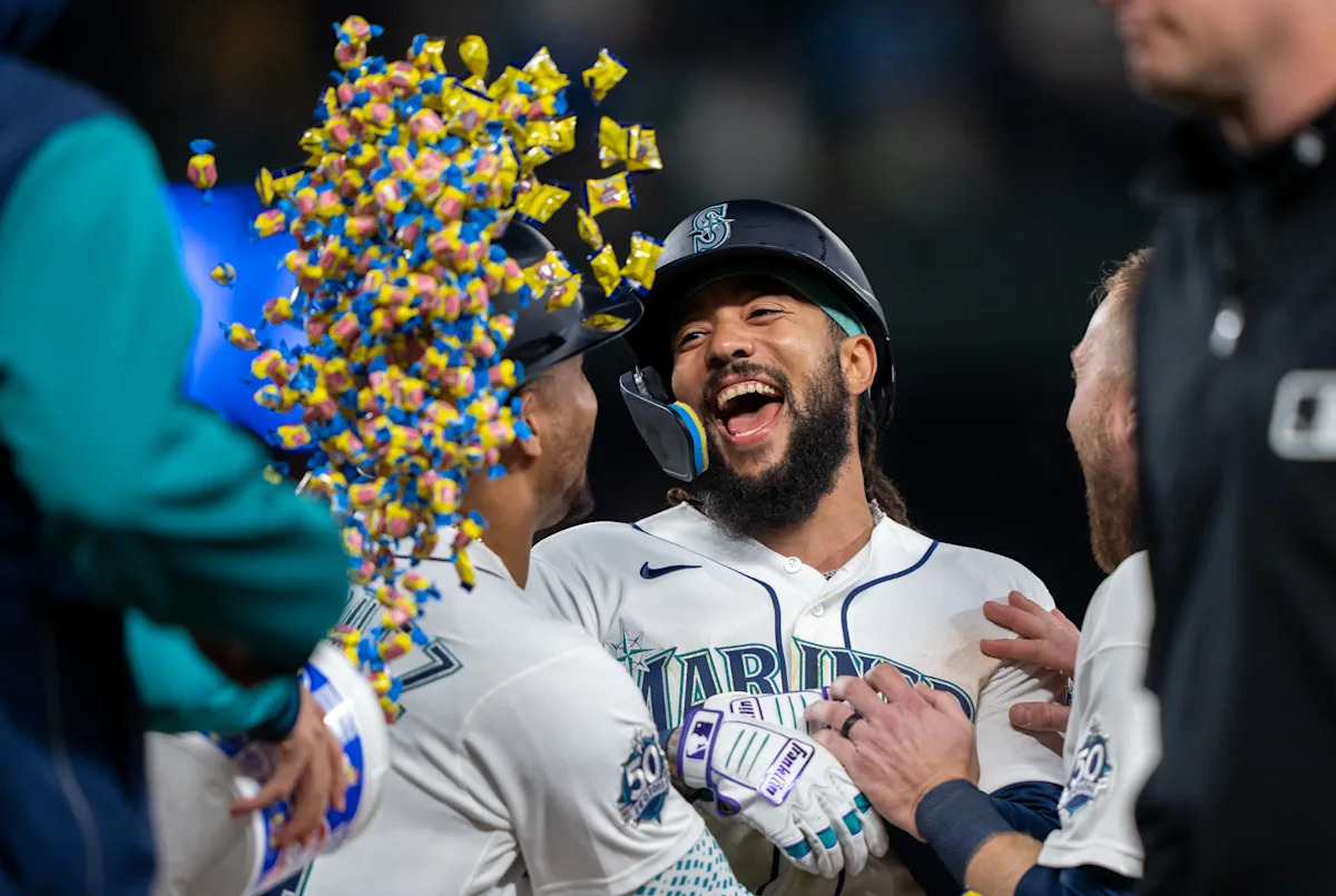 Captain Clutch Strikes Again: Mariners’ Stunning Walkoff Crushes Astros in Heart-Stopping 8-7 Comeback!